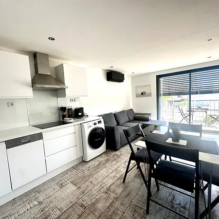 Le Maurice - Air Conditioning Parking And Seaside! *